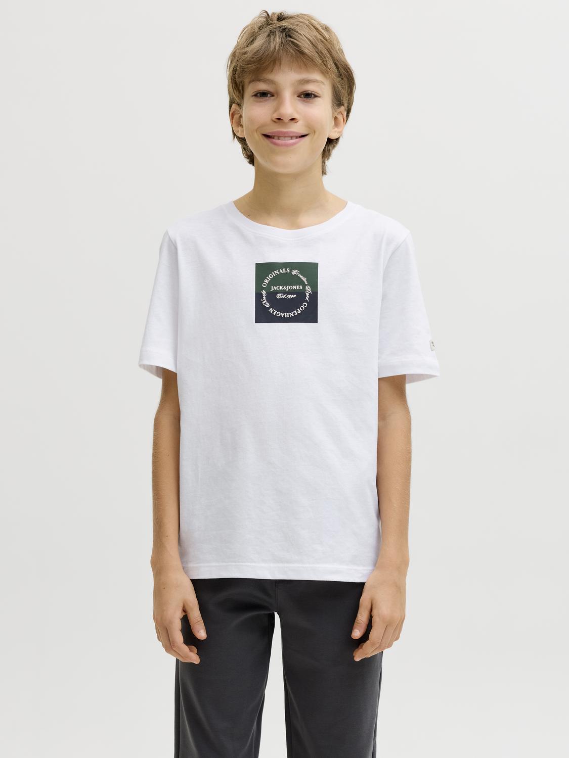 model_shot-front
